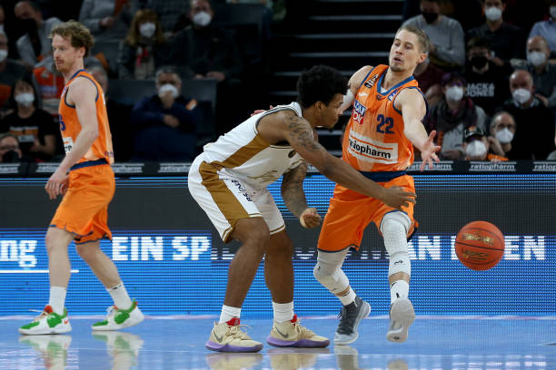 糕战绩也让 糕战绩也让