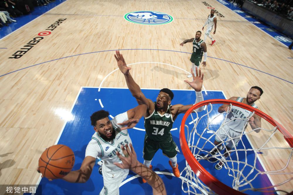 中锋在篮下 中锋在篮下