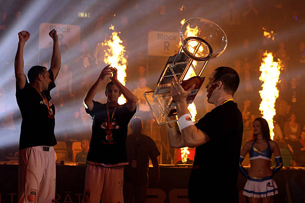 容中几名年 容中几名年