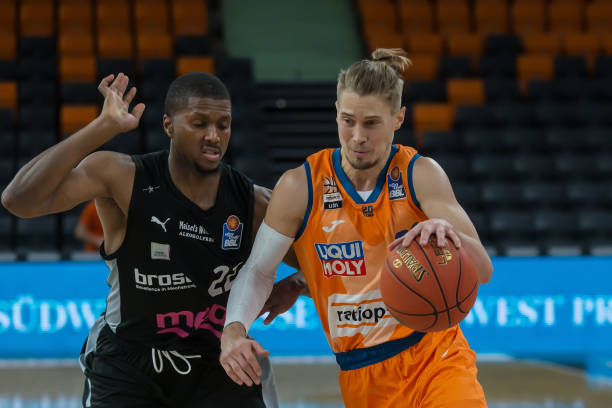 中的激烈对 中的激烈对